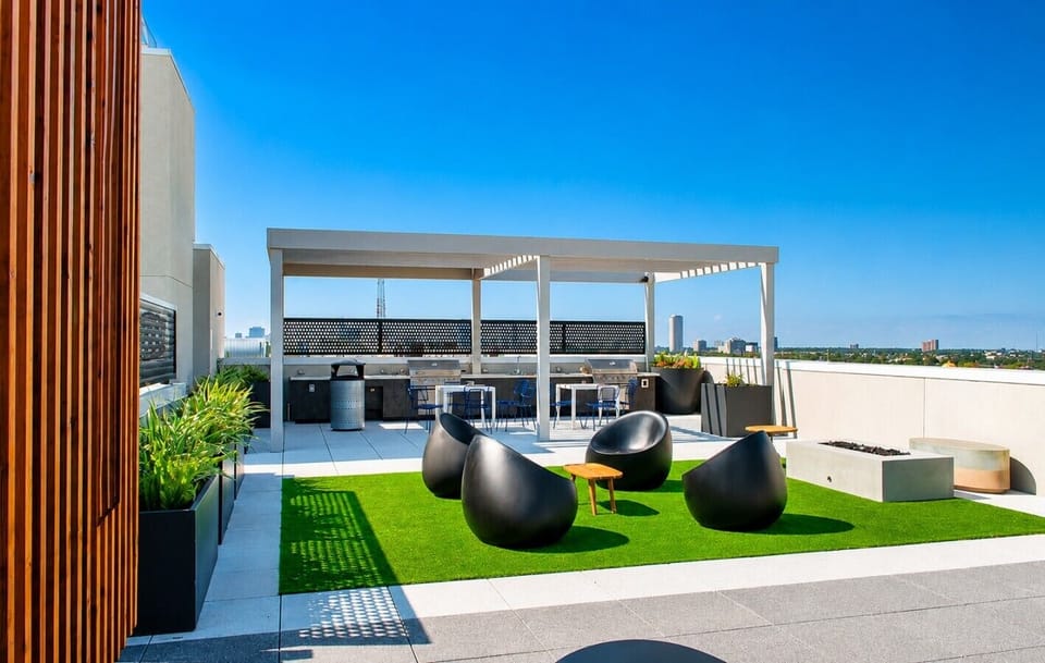 Sip your morning coffee or enjoy an evening drink with beautiful city views.
