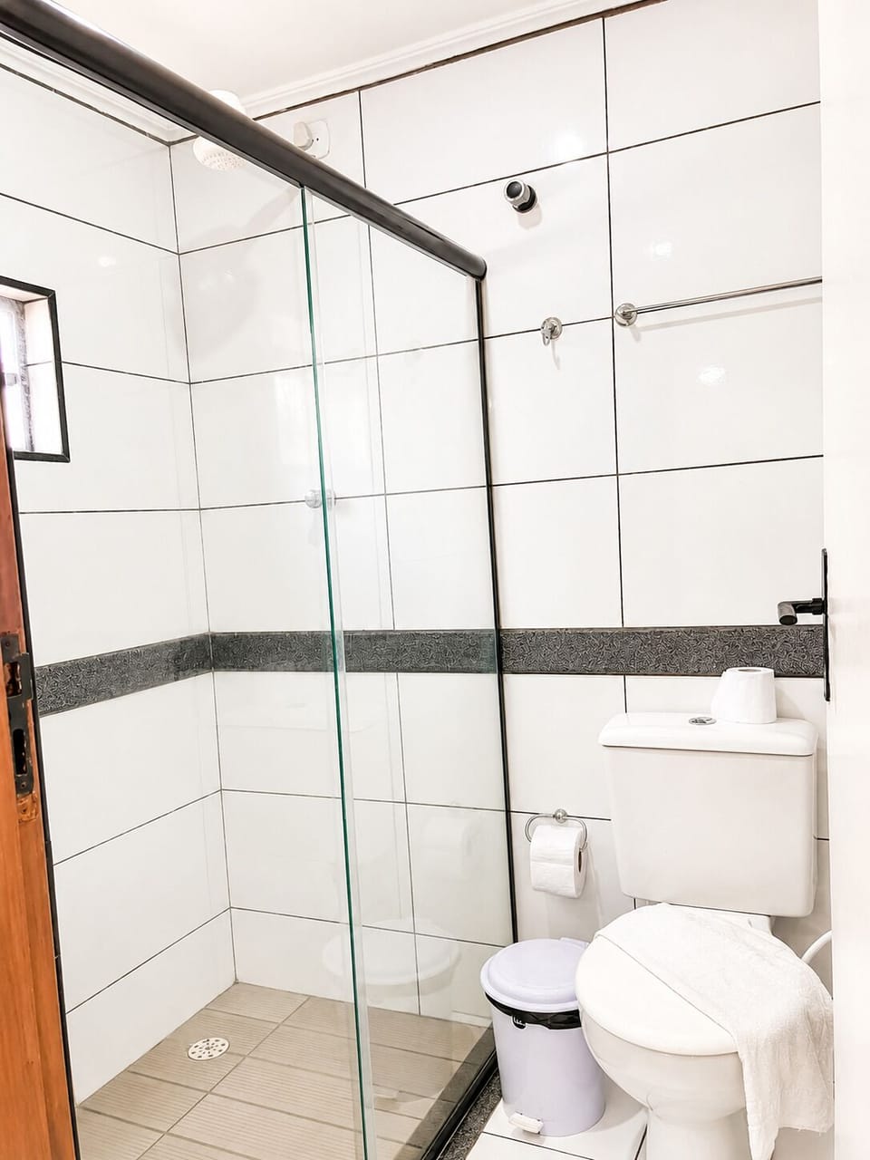 Standard Double Room | Bathroom | Shower, towels, soap, shampoo