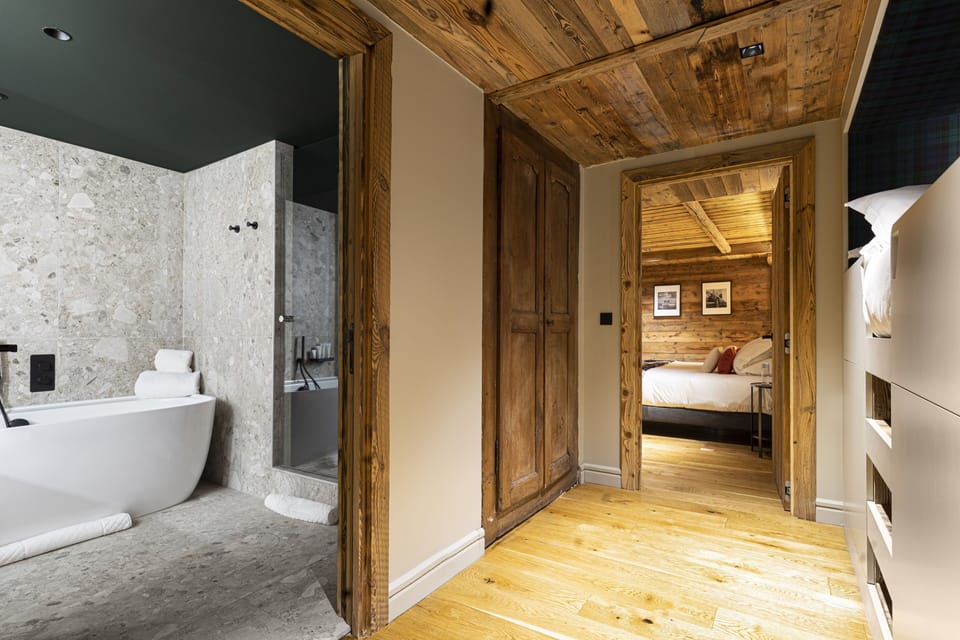 Suite (Alpes) | Premium bedding, minibar, in-room safe, blackout drapes