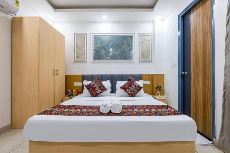 Deluxe Room | Desk, laptop workspace, free WiFi, bed sheets
