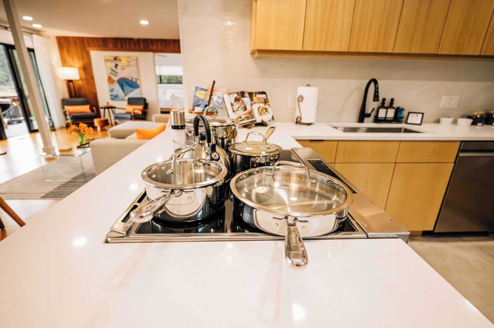 Premium cookware and modern appliances make everything from quick breakfasts to seafood feasts easy.