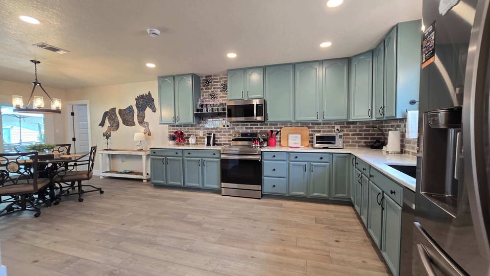 House, Multiple Beds, Pool View (Gruene Gables) | Private kitchen