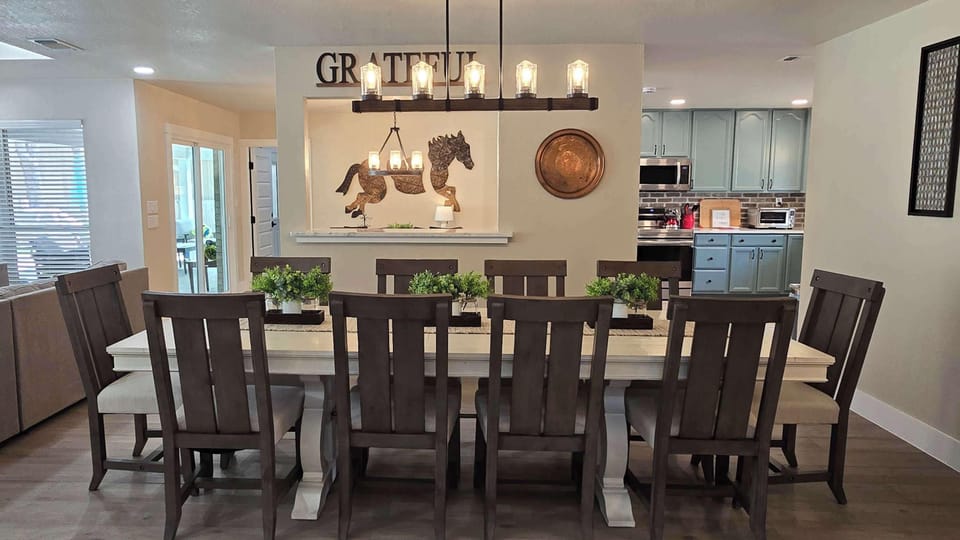House, Multiple Beds, Pool View (Gruene Gables) | Dining