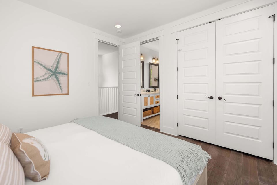 Bedroom 4: King bed, shared bathroom access, Smart TV, second floor