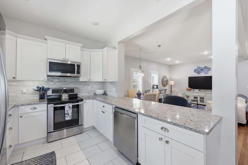 House, Multiple Beds (Morning Glory) | Private kitchen