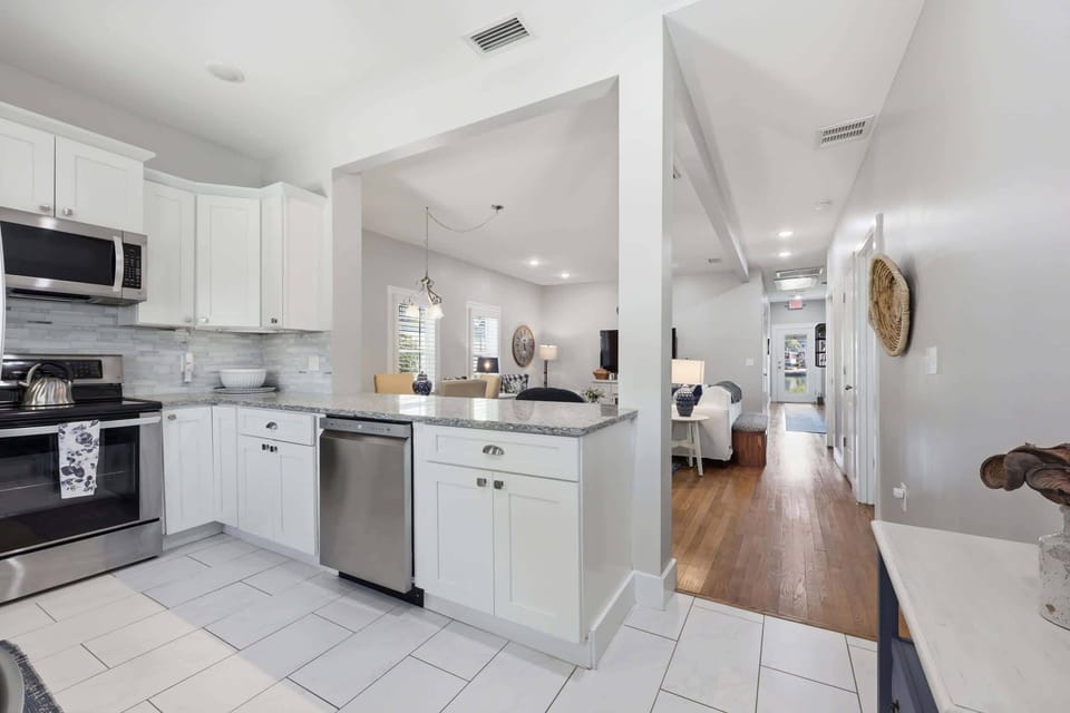 House, Multiple Beds (Morning Glory) | Private kitchen