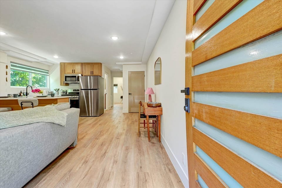 Superior Apartment, Lanai | Private kitchen | Full-size fridge, microwave, oven, stovetop