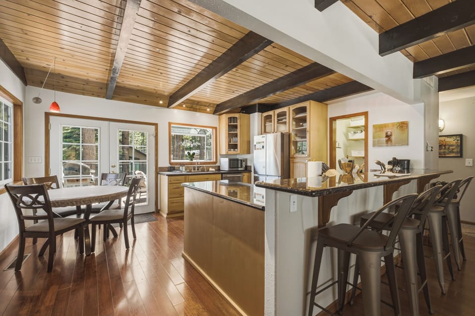 Kitchen and dining area. Dining room table with seating for 4, and kitchen peninsula with barstool seating for 4.