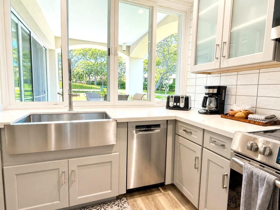 Condo (2 Bedrooms) | Private kitchen | Fridge, microwave, oven, stovetop
