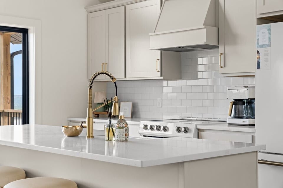 Whether you`re preparing a quick breakfast, a family feast, or game-day snacks, our fully stocked kitchen has everything you need. Enjoy modern appliances, ample counter space, and the perfect setup to stay connected with family, catch the big game on TV,
