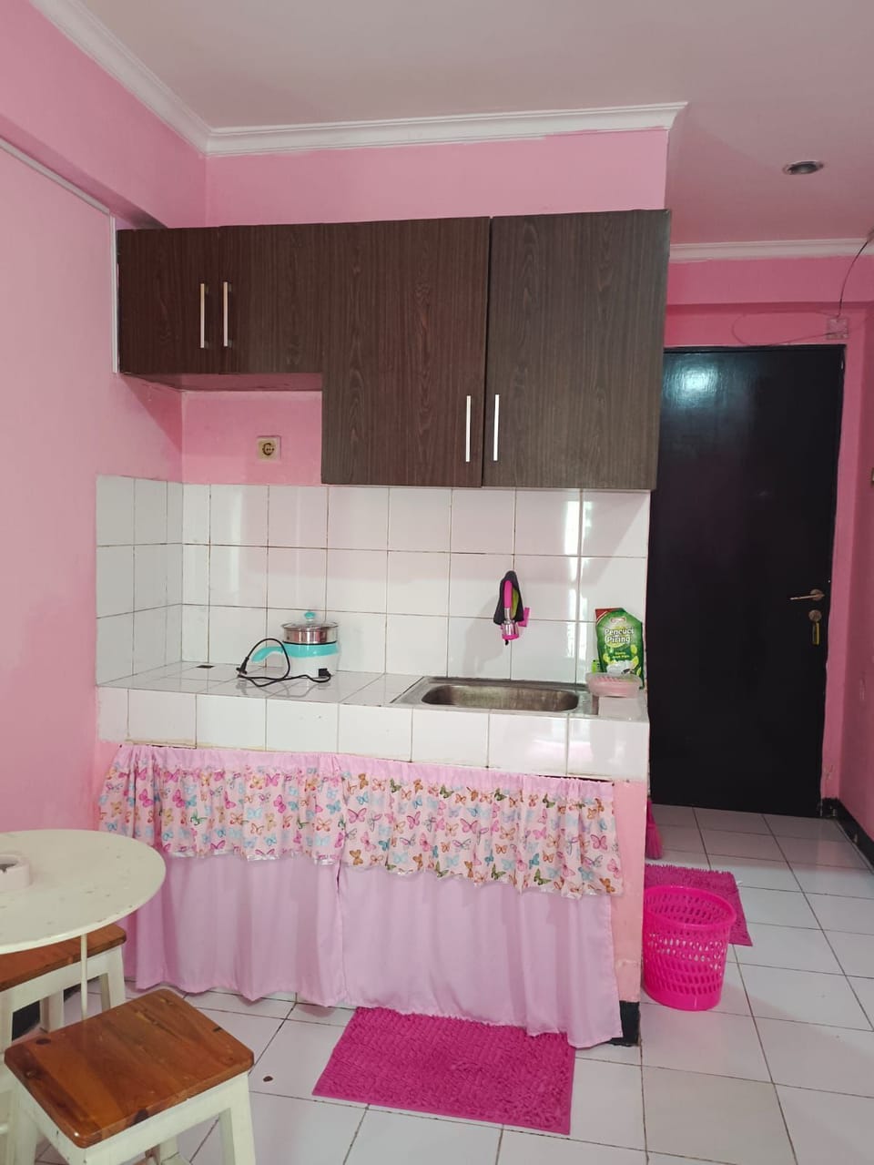 Apartment, Balcony, City View | Private kitchen | Cookware/dishes/utensils