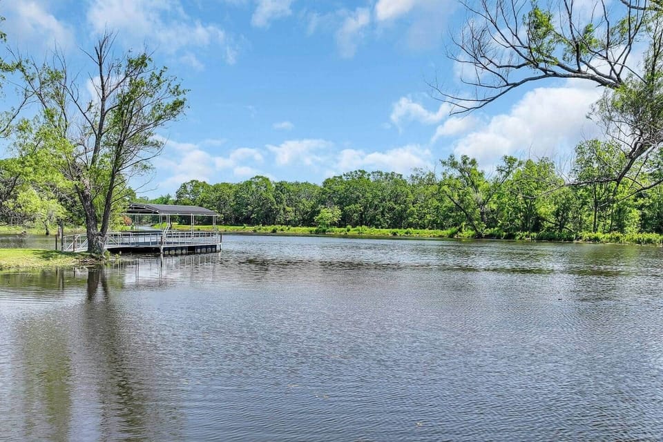 Dock on private lake. Great spot for fishing (catch and release please)