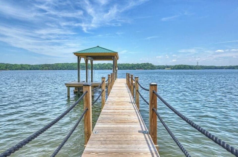 New covered dock to park your rental boat or launch your kayak or paddl boards.