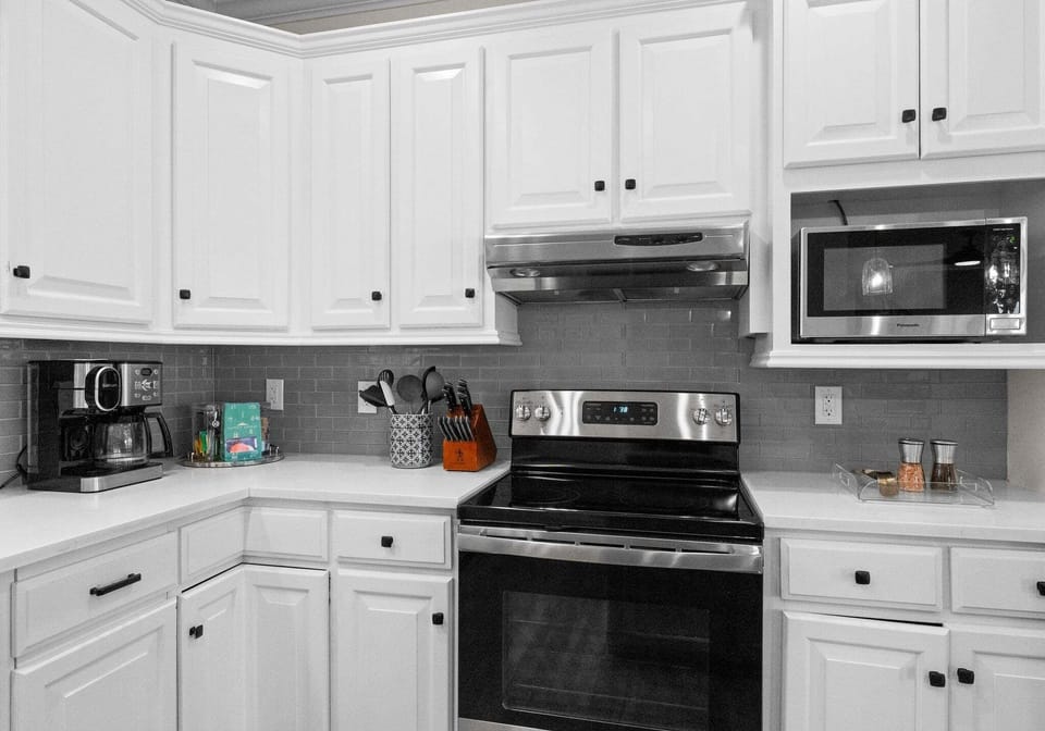 Fully stocked kitchen to prep all your meals.