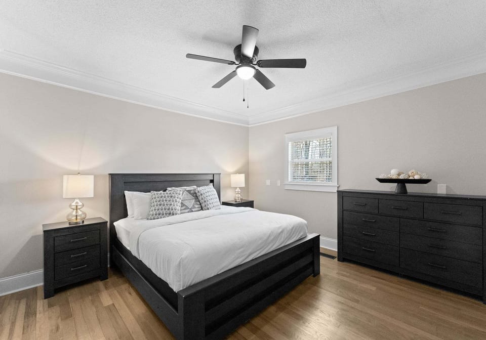 Main Level King Suite.