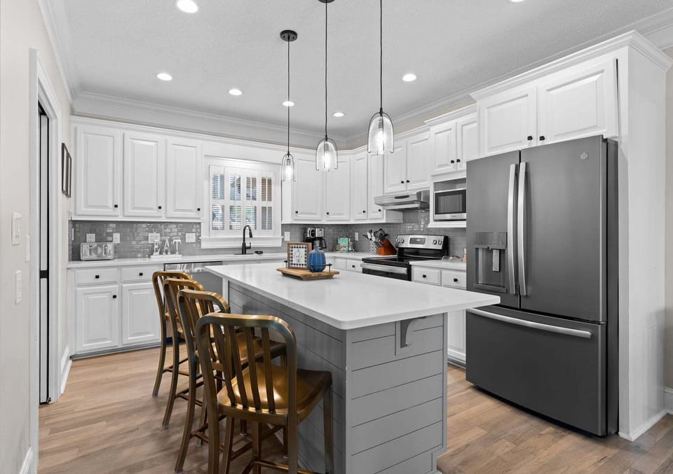 Fully stocked kitchen to prep all your meals.