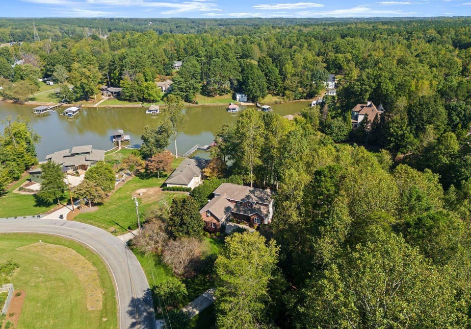 Aerial view of Lakeside Landing.