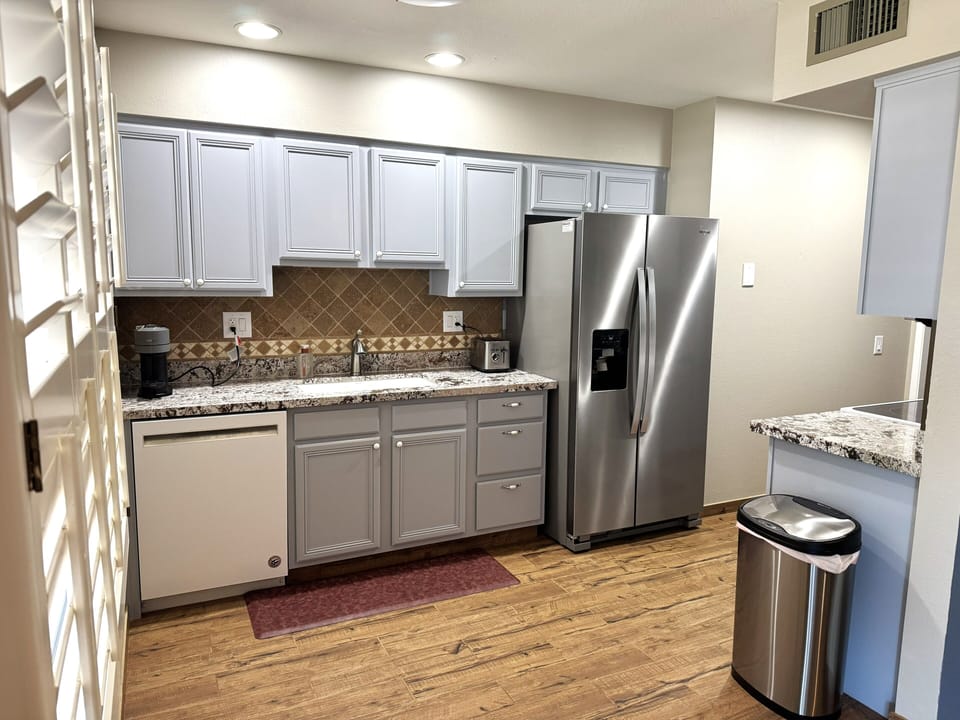 Fully appointed kitchen with Nespresso