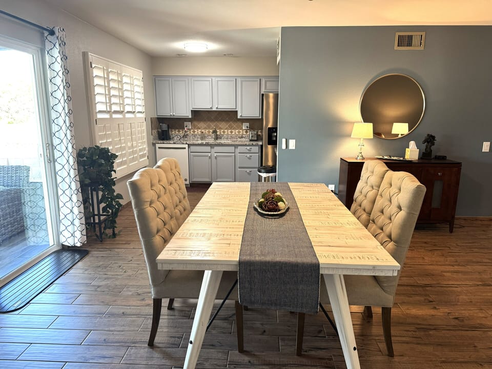 Seating for up to 6