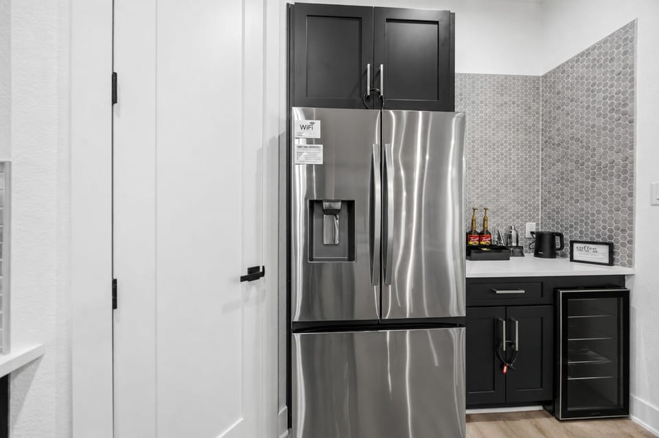 Full sized walk-in pantry for holding all the snacks and treats for your stay. 