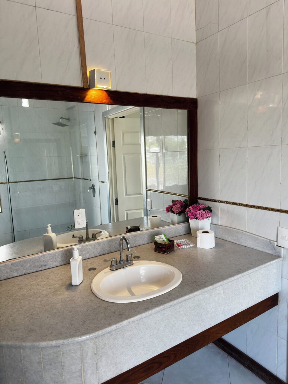 Superior Room, Garden View | Bathroom | Shower, towels
