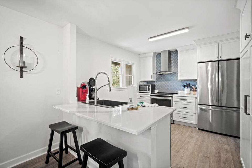 Kitchen with Breakfast Bar