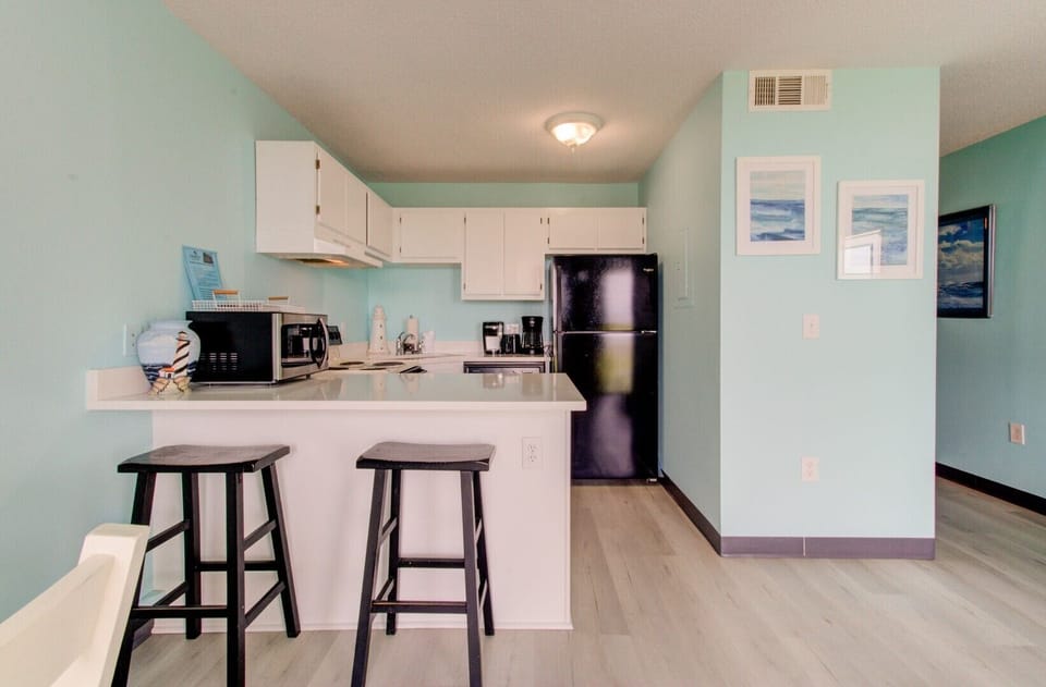 Atlantic Towers 105-print-009-009-KitchenEating Area-2048x1346-300dpi