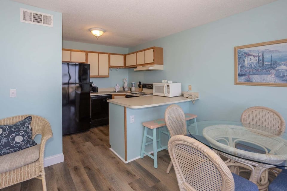 Dining room to kitchen view