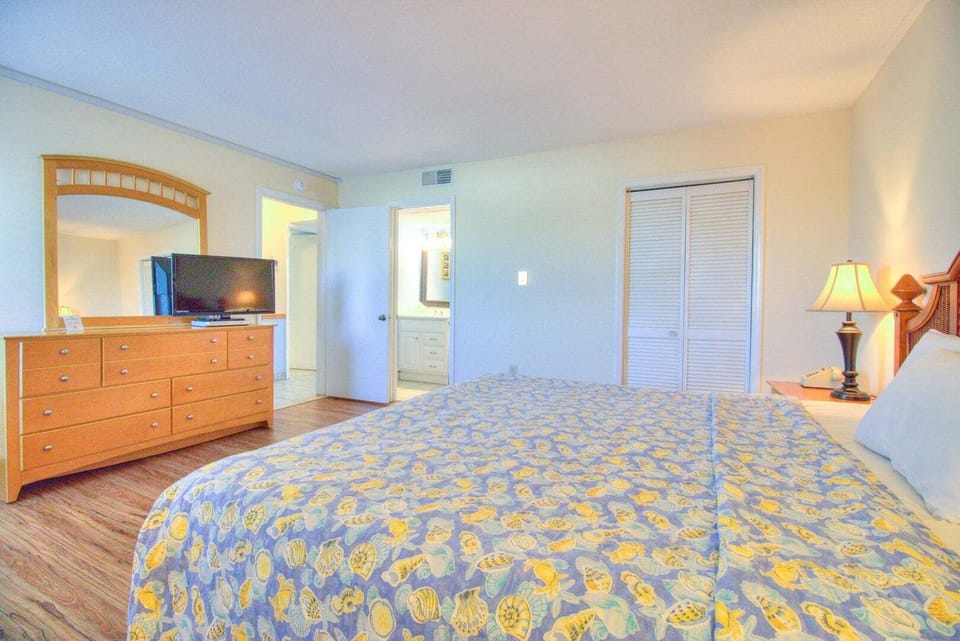 Atlantic Towers 212-print-018-019-Bedroom 2-4200x2804-300dpi
