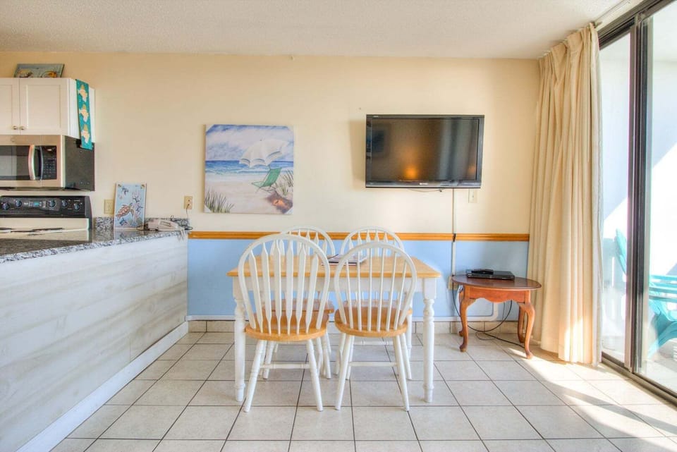 Atlantic Towers 212-print-006-009-Dining Room-4200x2804-300dpi