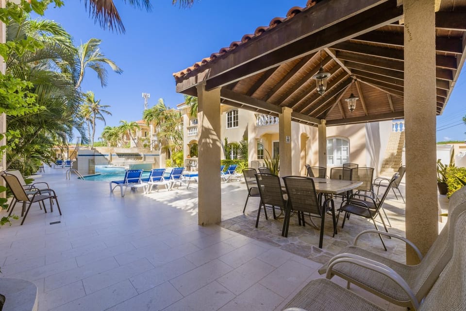 Relaxing 1BR1BA Condo  Patio  Pool  Close2Beach (38906)
