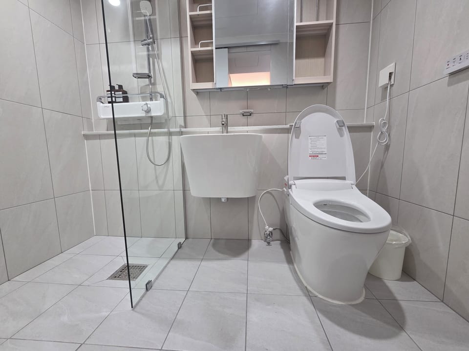 Triple Room | Bathroom | Shower, hair dryer, towels, soap