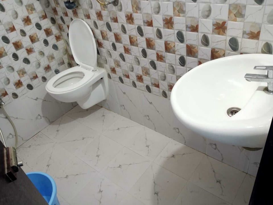 Executive Room, City View | Bathroom | Shower, towels, soap