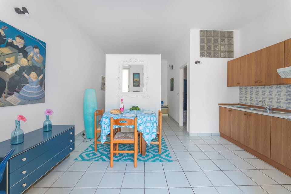 Kitchen and dining area