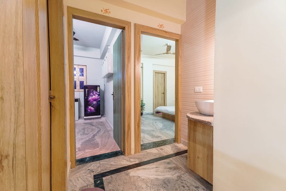 Laptop workspace, blackout drapes, iron/ironing board, free WiFi