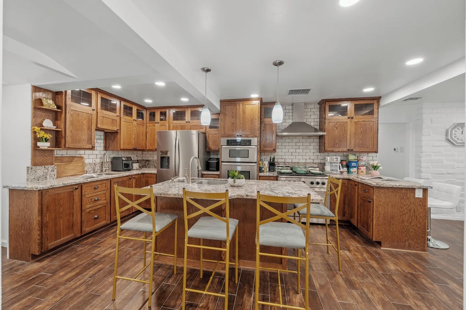 Fully equipped kitchen with ample counter space.