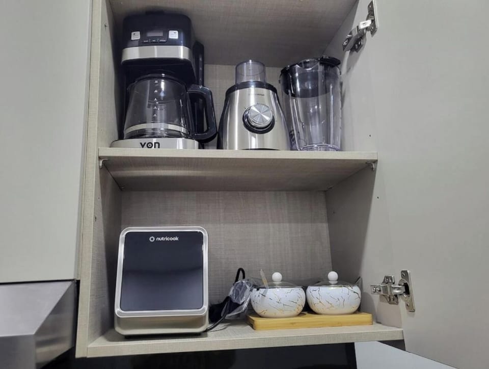 Deluxe Apartment | Coffee and/or coffee maker