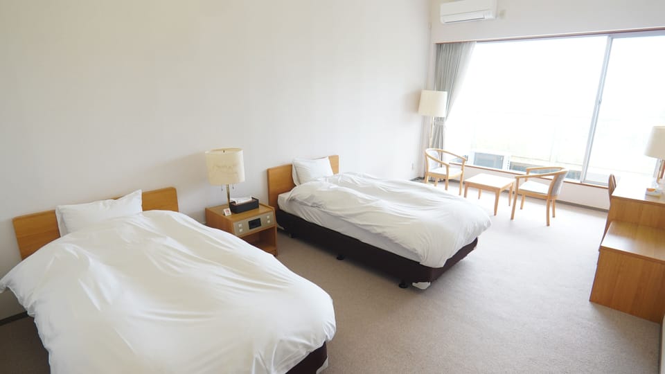 Basic Double or Twin Room, Non Smoking | Desk