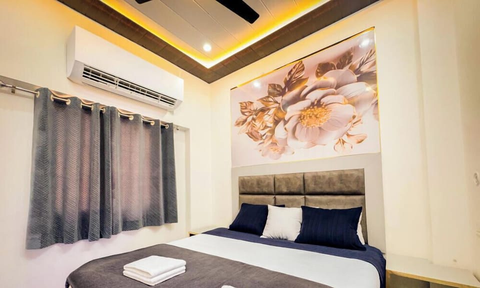 Deluxe Room | Hypo-allergenic bedding, free WiFi, bed sheets