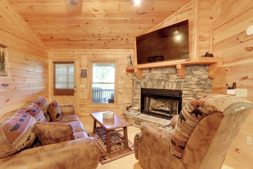 Living Area | Main Cabin | Main Level