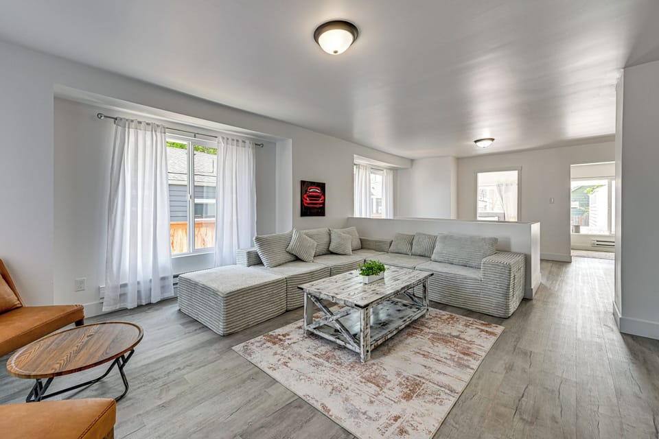 Living Room | Sleeper Sofa | Main Level