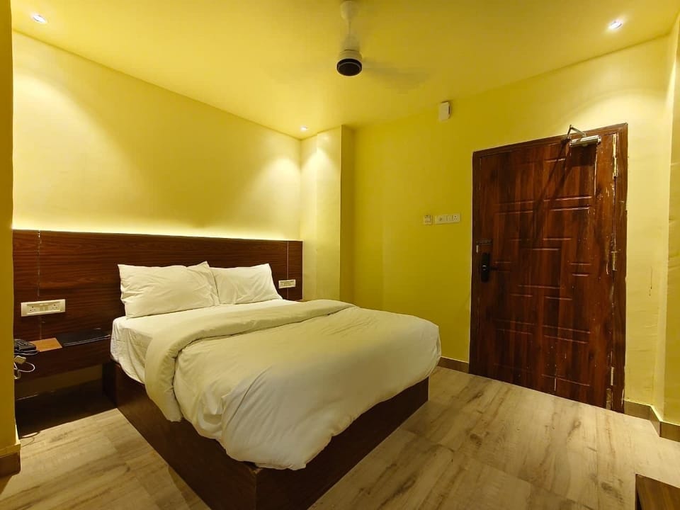 Economy Room | Desk, laptop workspace, WiFi (free)