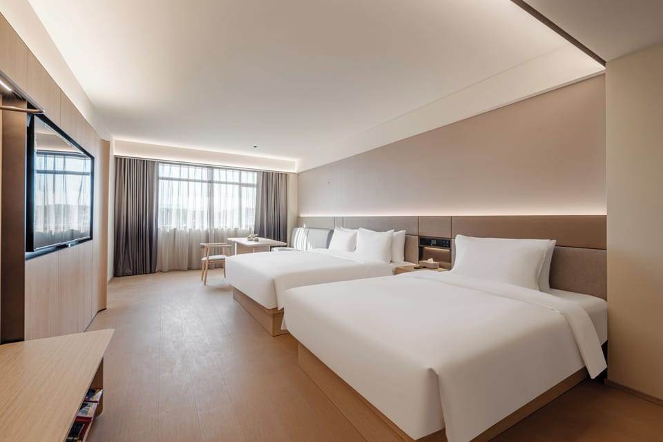 Superior Twin Room, City View | Desk, laptop workspace, WiFi (free)