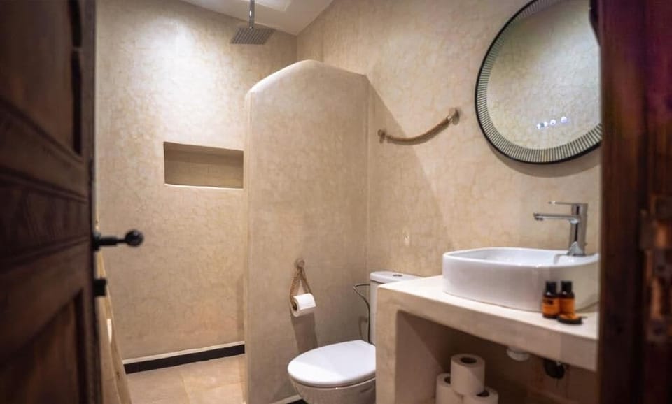 Combined shower/tub, free toiletries, hair dryer, bathrobes