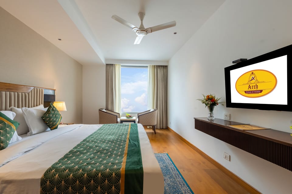 Deluxe Double Room | Desk, laptop workspace, soundproofing, iron/ironing board