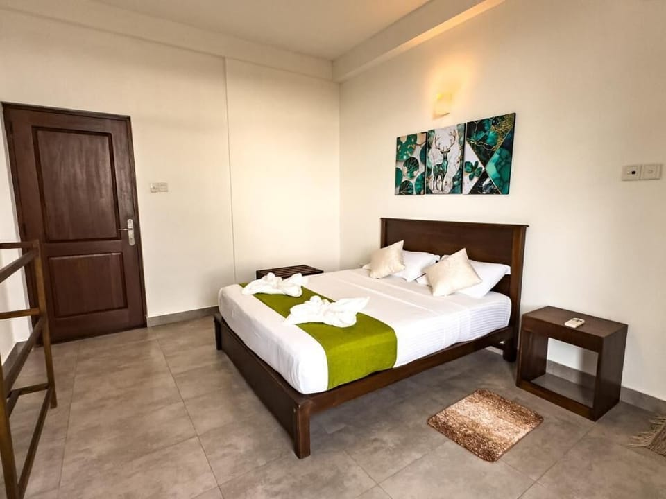 Deluxe Double Room, Balcony, Mountain View | Laptop workspace