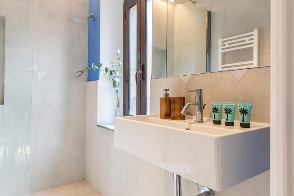 Deluxe Double Room, Balcony, City View | Bathroom | Shower, rainfall showerhead, hair dryer, slippers
