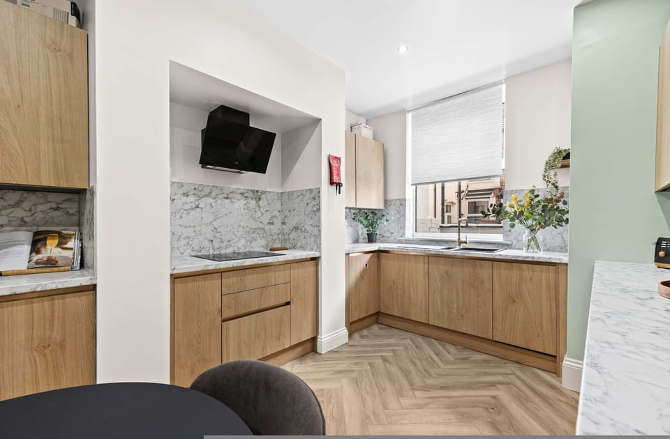 House | 6 bedrooms, desk, Internet