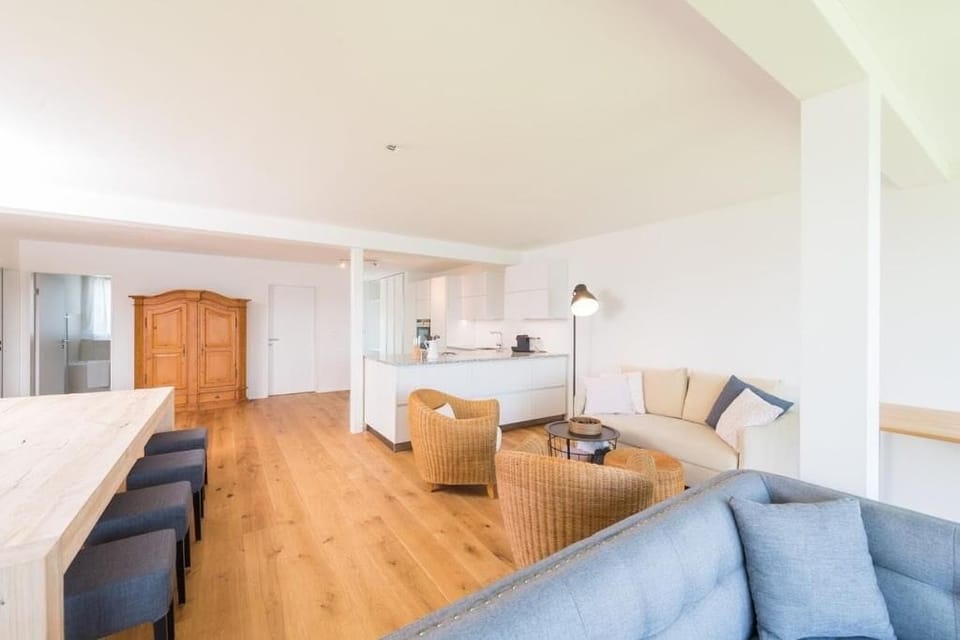 Luxury Apartment, Lake View | Interior