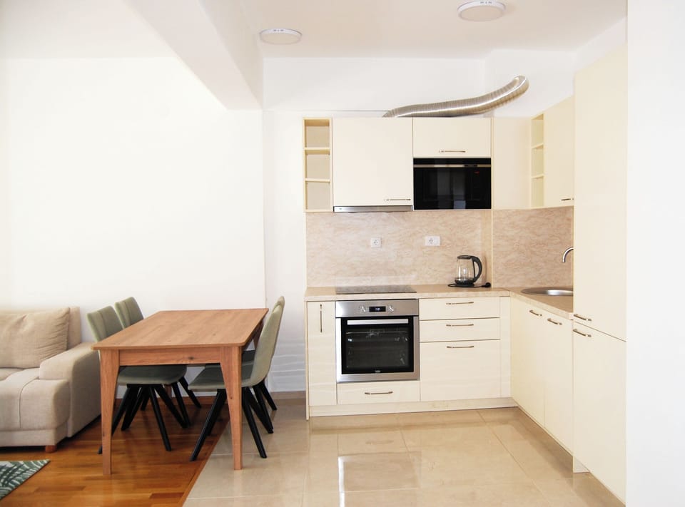 Comfort Apartment, Balcony, Mountain View | Private kitchen | Electric kettle